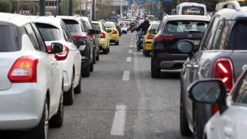 Ελλάδα: Μπαίνουν χιλιάδες αυτοκίνητα επιπλέον στο... μποτιλιάρισμα 