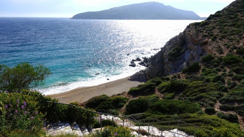 5 παραλίες στην Αττική για τα πρώτα μπάνια της σεζόν