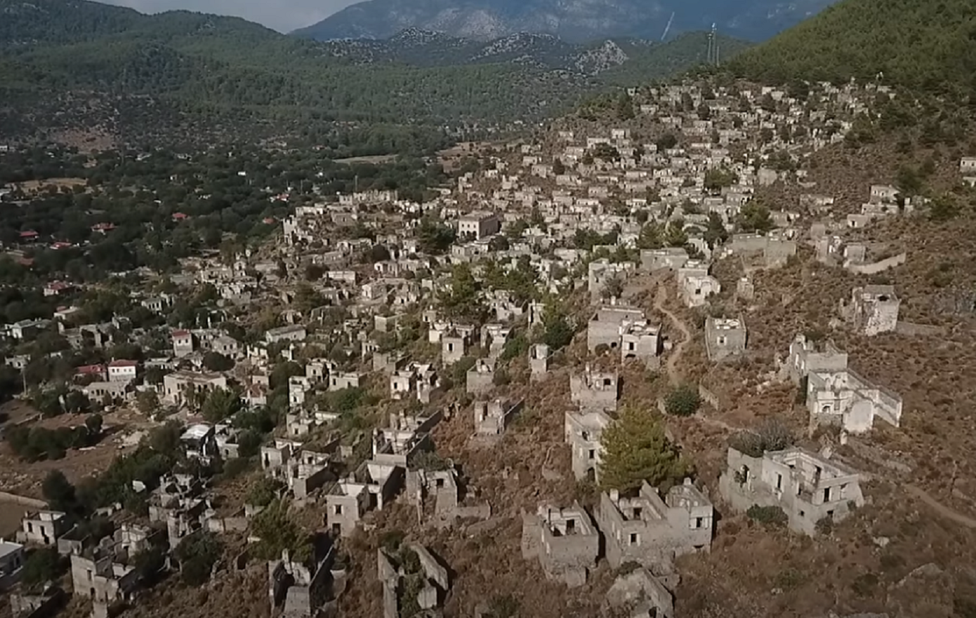 Καγιάκιοϊ: Η πόλη-φάντασμα που κάποτε έμεναν χιλιάδες Έλληνες και σήμερα θυμίζει τις «σκοτεινές σελίδες» της Τουρκίας