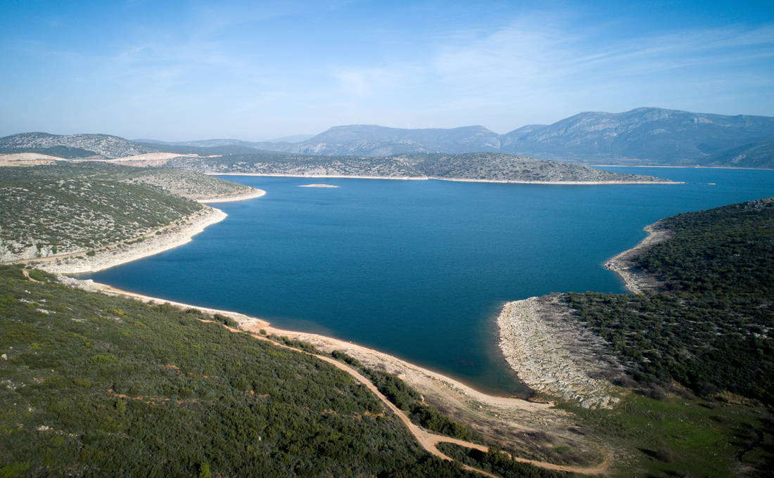 Ενισχύει το δίκτυο ύδρευσης η ΕΥΔΑΠ λόγω της λειψυδρίας – Θα αντληθεί νερό από πηγές, γεωτρήσεις και τα αποθέματα της Υλίκης