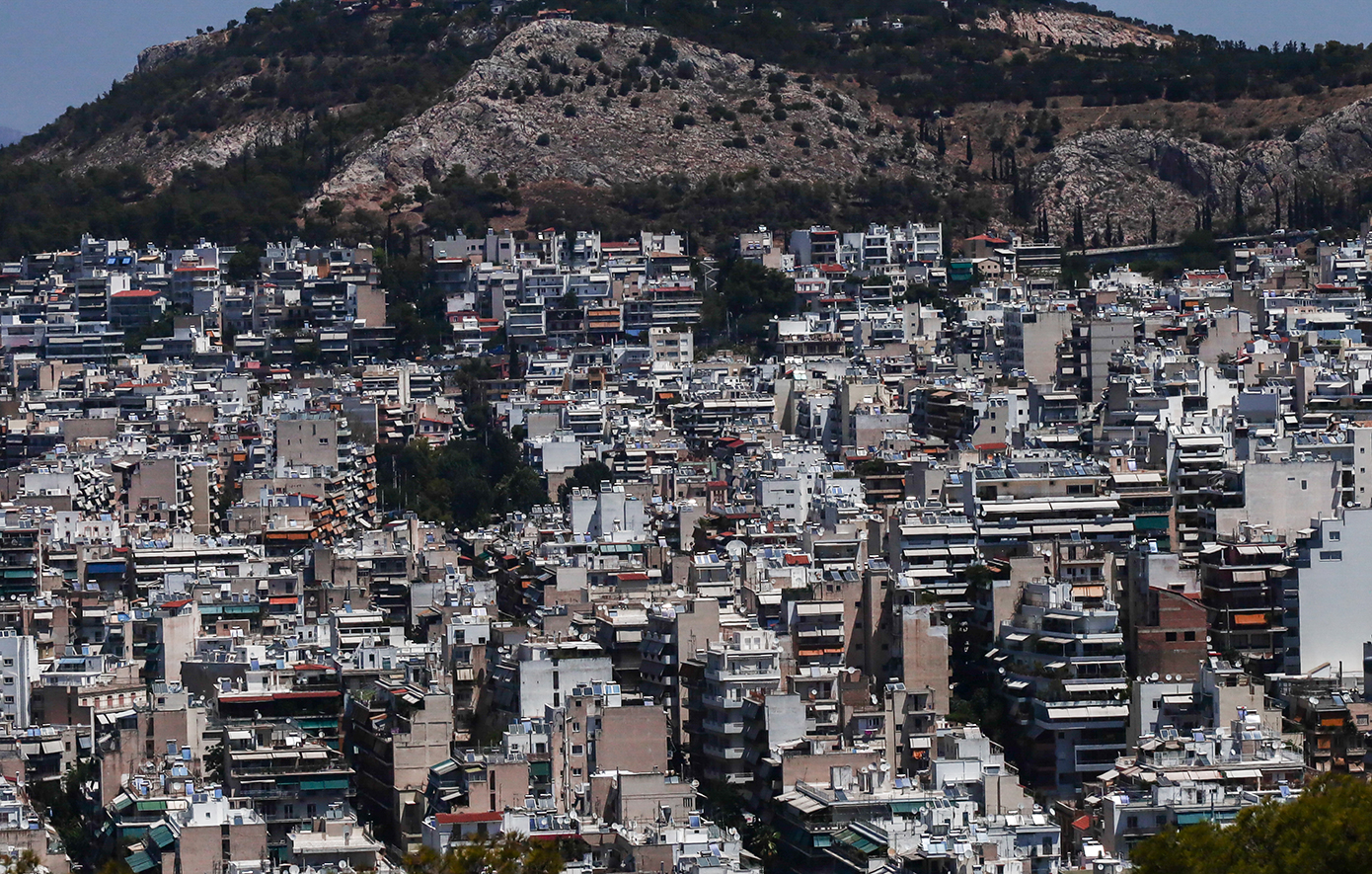 Το σχέδιο για το καυτό θέμα της στέγης που θα παρουσιαστεί στη ΔΕΘ – Οι τρεις άξονες, τα μέτρα για τα Airbnb