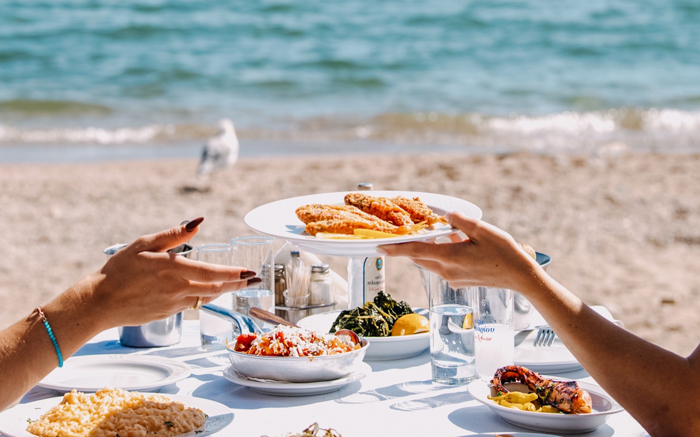 Ραντεβού για ψαράκι σε ταβερνάκια παρα θίν αλός