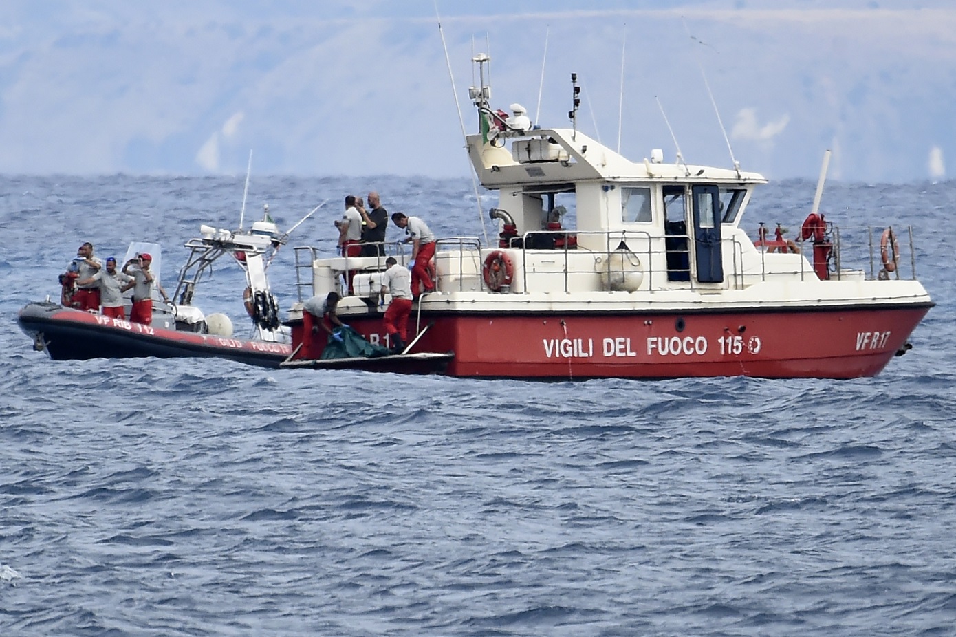 Συγκλονιστική μαρτυρία – Η σύζυγος του Μάικ Λιντς δεν ήθελε να φύγει από το σημείο του ναυαγίου χωρίς τον σύζυγο και την κόρη της