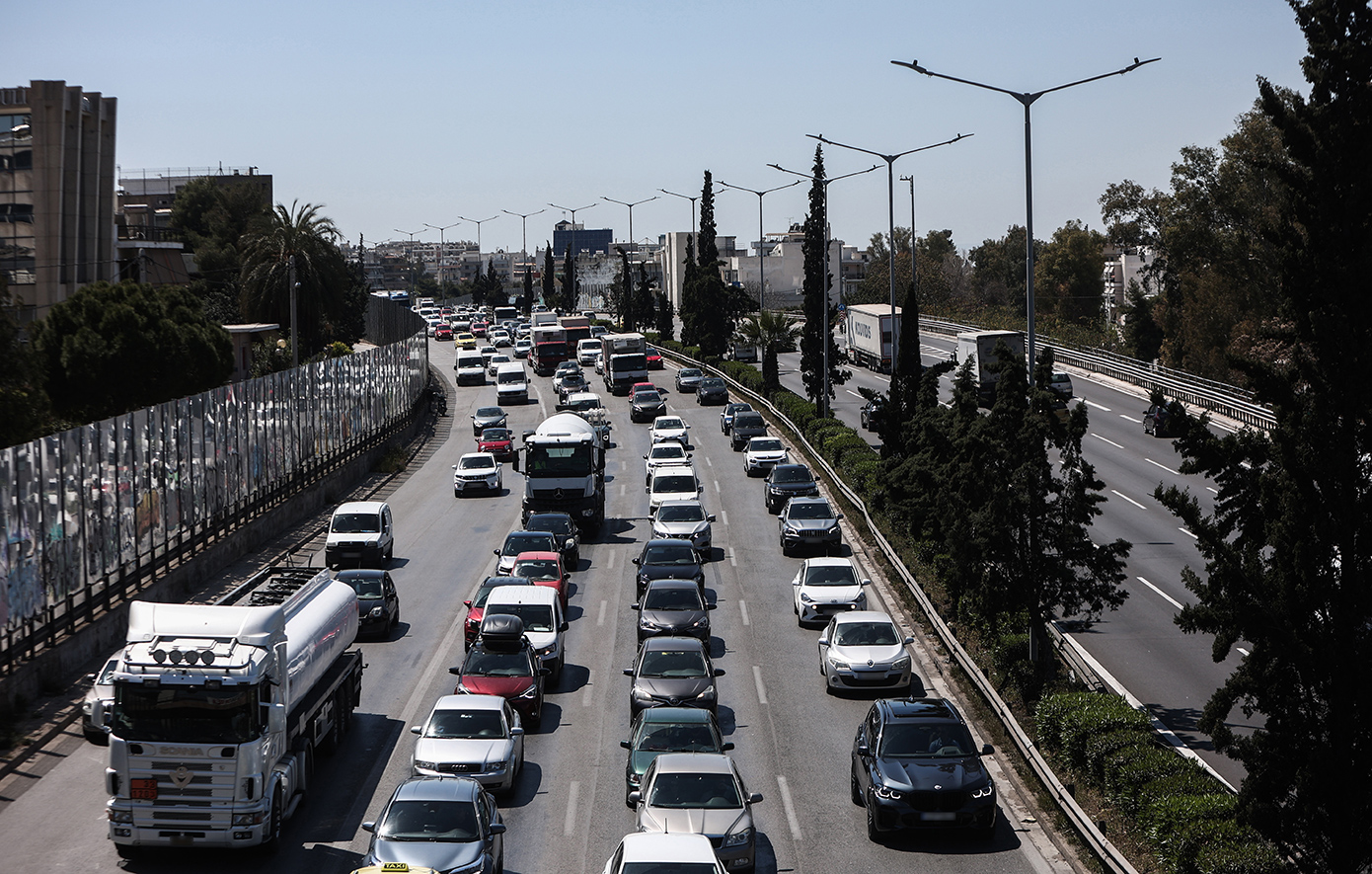 Κυκλοφοριακό κομφούζιο στον Κηφισό – Σύγκρουση 5 οχημάτων στο ύψος του Ρέντη