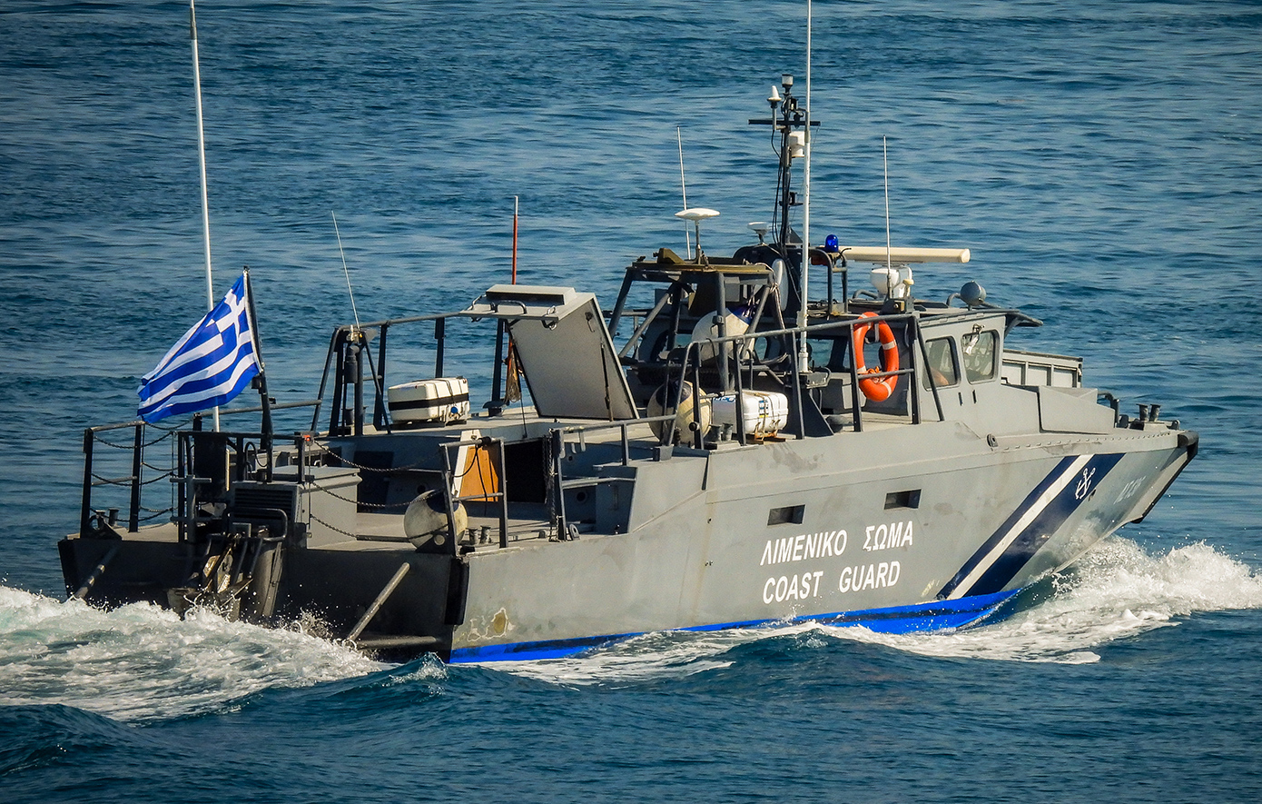 Φωτιά σε πλοίο στο παλαιό λιμάνι των Σπετσών