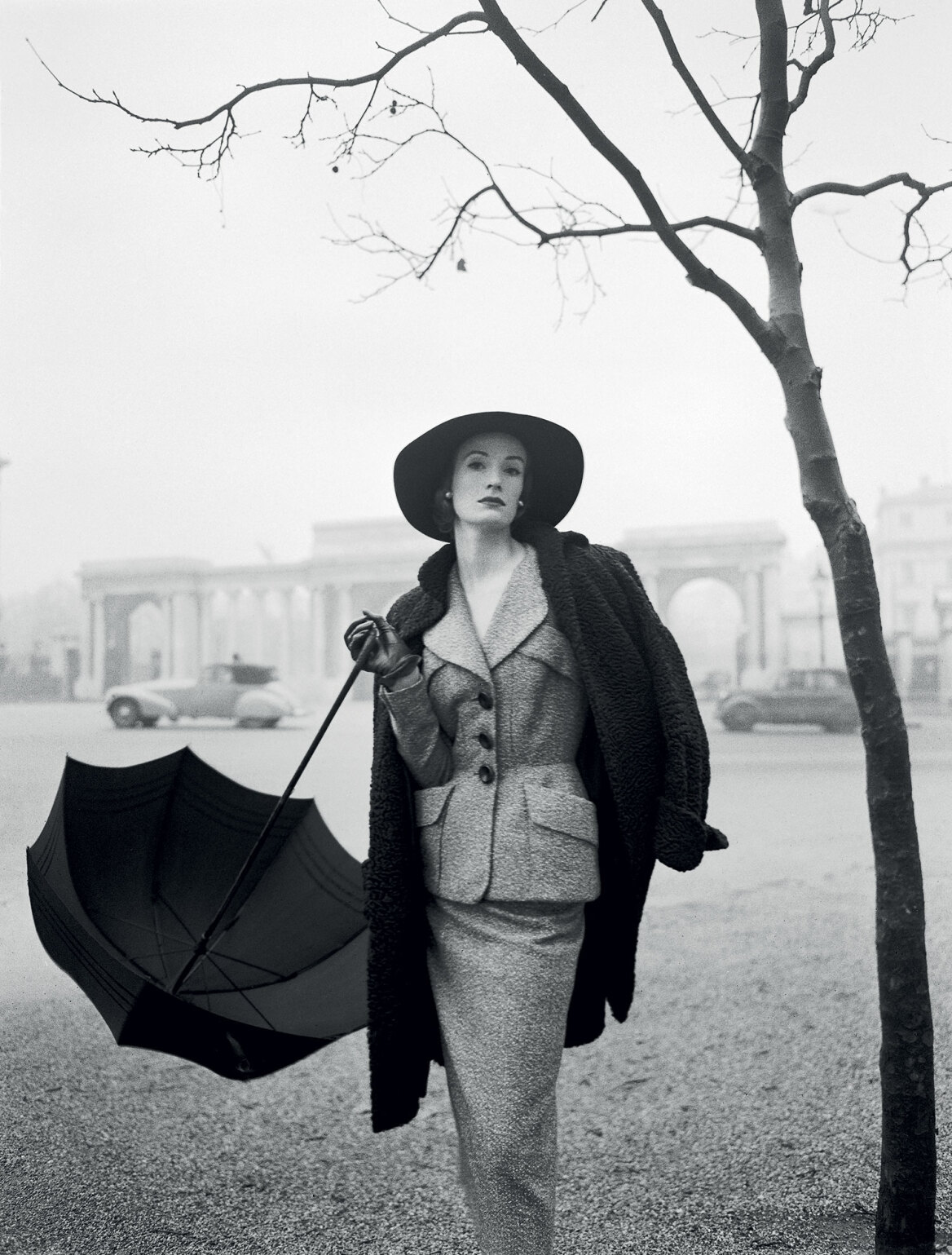 3_Wenda-Parkinson_-Hyde-Park-Corner_British-Vogue_Feb-1951