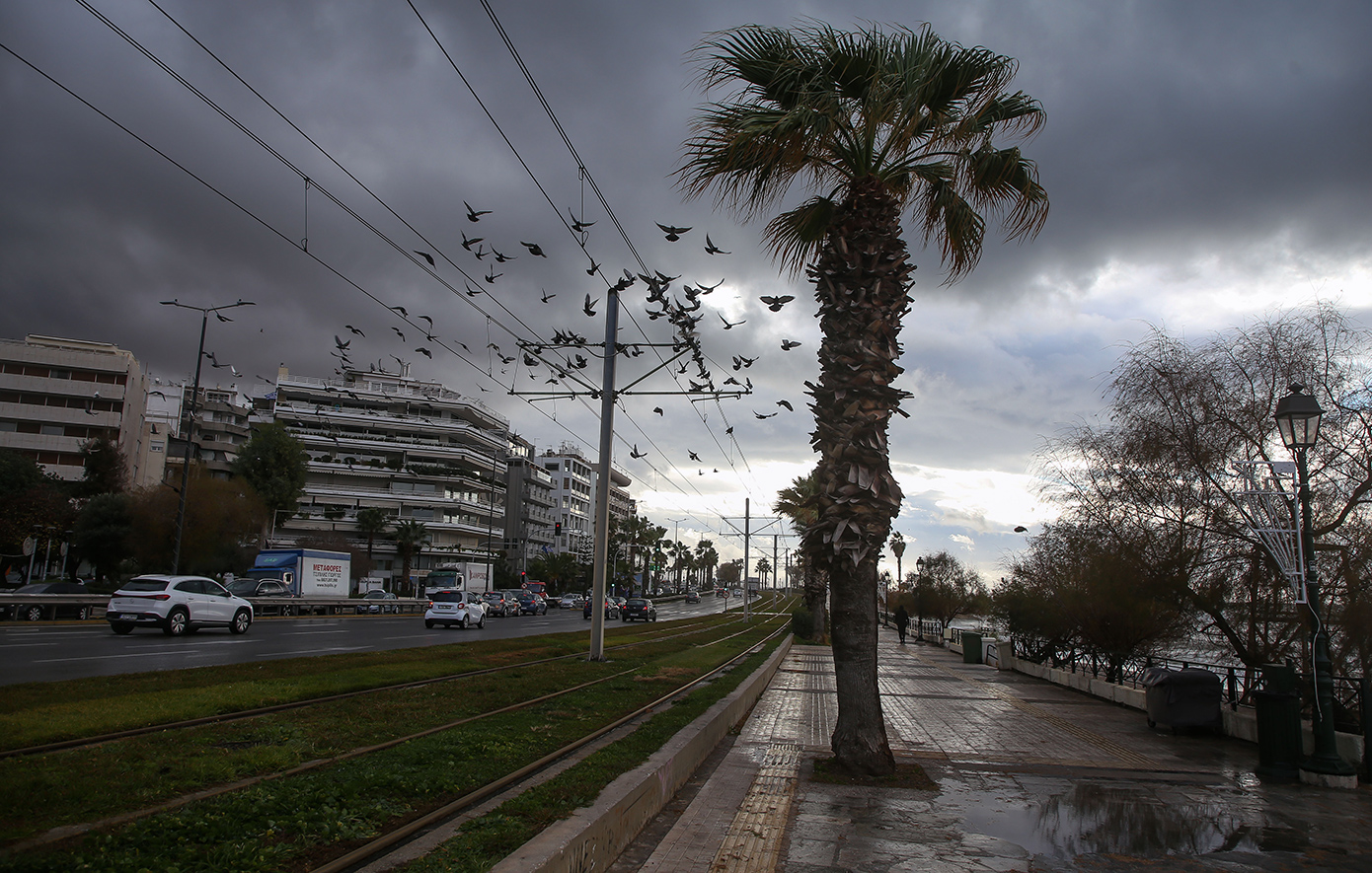 Έκτακτο δελτίο επιδείνωσης του καιρού – Ραγδαία πτώση της θερμοκρασίας, ισχυροί άνεμοι και βροχές από την Κυριακή