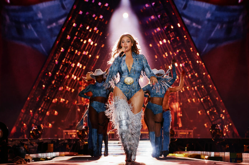 beyonce:-Εκθαμβωτική-με-μπότες-christian-louboutin