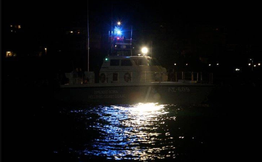 Φορτηγό πλοίο εγκαταλείφθηκε μετά την προσάραξη του στη Σητεία – Παρουσίασε μικρή κλίση λόγω εισροής νερού
