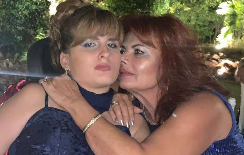 «13 χρόνια από τότε – Σαν σήμερα ένα τέρας έλιωσε το κεφάλι του παιδιού μου στην Πάρο» – Συγκλονίζει η μητέρα της άτυχης Μυρτούς