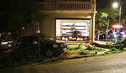 Πως έγινε το ατύχημα στο Κολωνάκι με την Mercedes