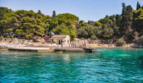 Βίδο: Tο καταπράσινο νησάκι που ατενίζει η πόλη της Κέρκυρας