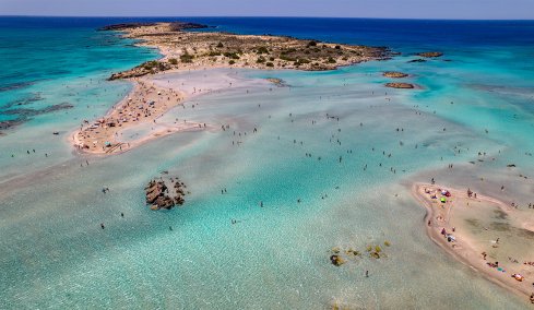 Η ελληνική παραλία που χρίστηκε «καλύτερη παγκοσμίως» καταστράφηκε από τον κόσμο και τους influencers