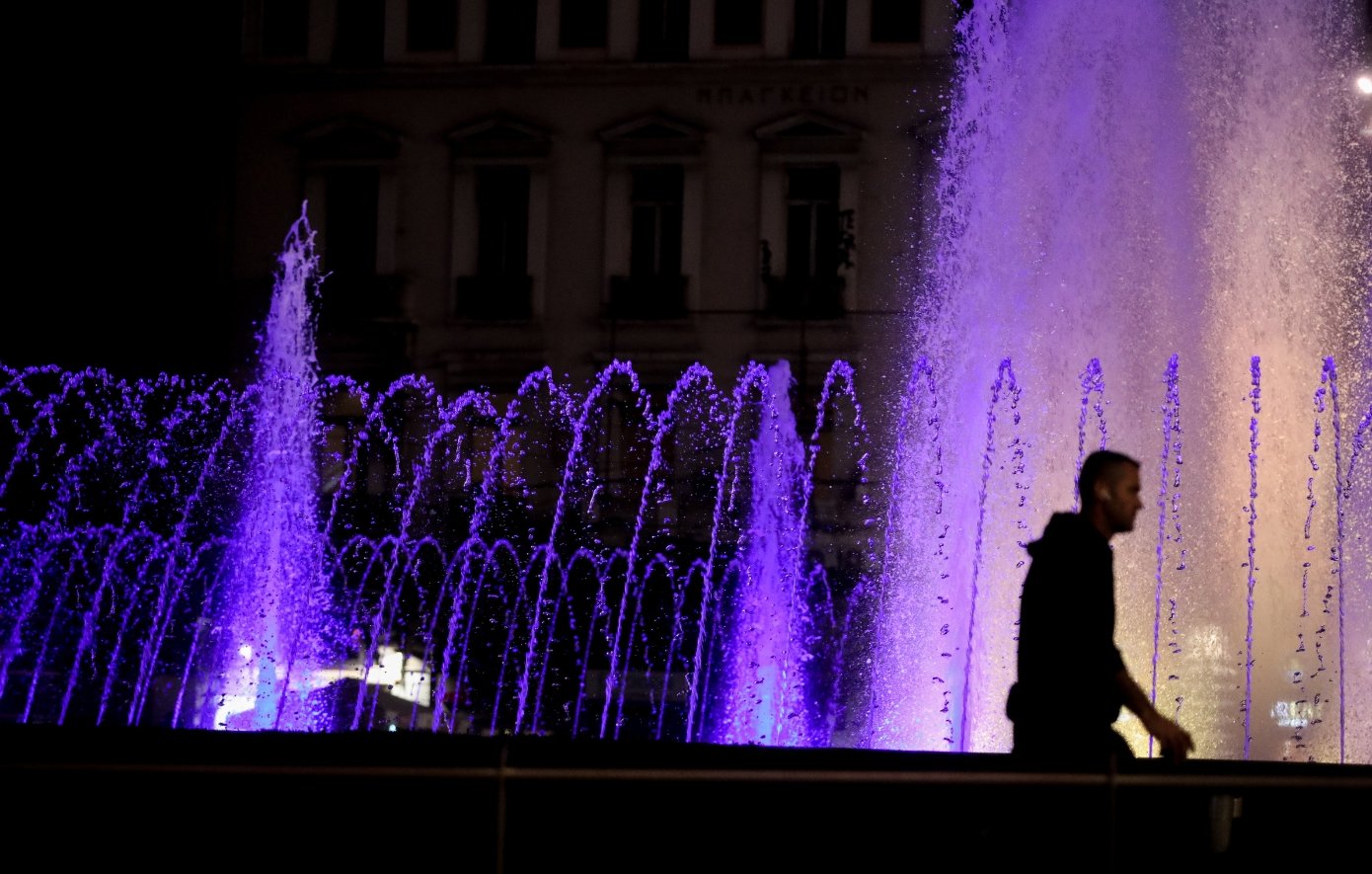 Πόσο ασφαλείς νιώθουν οι Ευρωπαίοι όταν περπατούν μόνοι τη νύχτα; – Το μεγάλο χάσμα ανδρών και γυναικών στην Ελλάδα