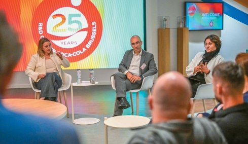 Στα άδυτα του R&D κέντρου που σχεδιάζει το μέλλον της γεύσης