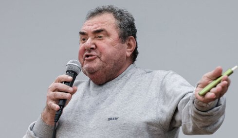 Συνεχίζει την «παπάτζα» ο Ανεστίδης στα καναλια και απειλεί με μηνύσεις, αλλά το μπλόκο των Μαλγάρων τον «έκοψε» από το Μαξίμου