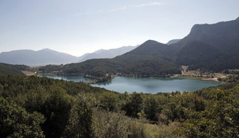 5 εκδρομές σε ελατοσκέπαστα χωριά κοντά στην Αθήνα