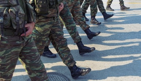Αλλάζει η στρατιωτική θητεία: Όλοι στον Στρατό Ξηράς, 10 εβδομάδες βασική εκπαίδευση, στα €100 η αποζημίωση στην παραμεθόριο  