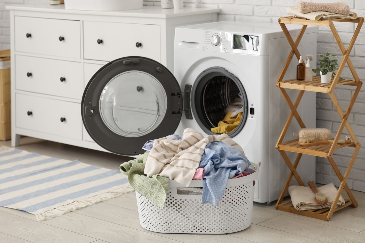 Το απλό κόλπο για το πλυντήριο που μειώνει  χνούδια και τρίχες από κατοικίδια στα ρούχα