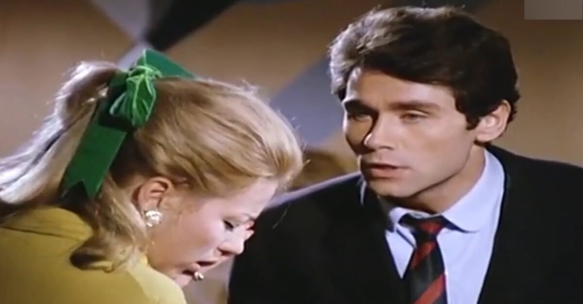 Φαίδων Γεωργίτσης και Ζωή Λάσκαρη στην τανία «Οι θαλασσιές οι χάντρες»