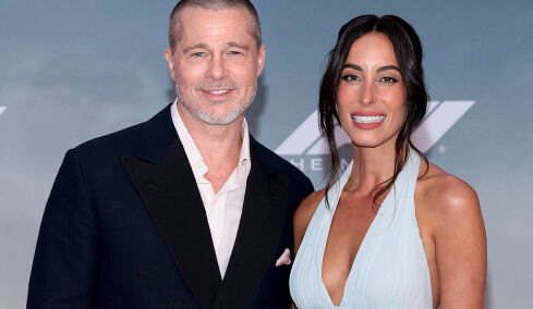 Μπράντ Πιτ: Οι πρώτες κοινές φωτογραφίες στην Ύδρα με τη σύντροφό του Ινές ντε Ραμόν  