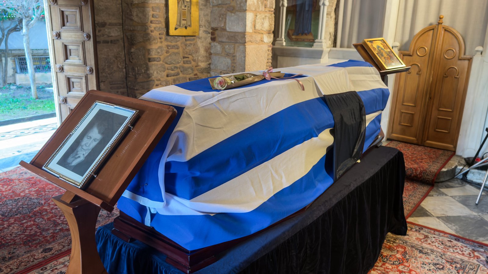 Στη Μητρόπολη Αθηνών η σορός της Ελένης Γλύκατζη-Αρβελέρ