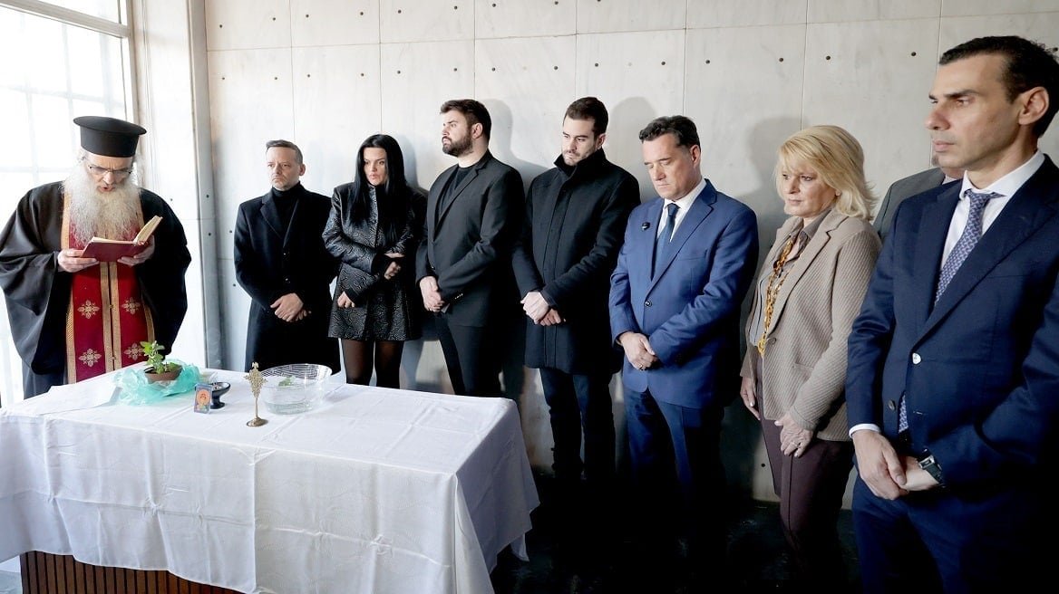 Δεν είναι όλα σκοτεινά - Η Ελλάδα «γεννά» και γυναίκες όπως η Κατσαφάδου 5 main la vie hosp