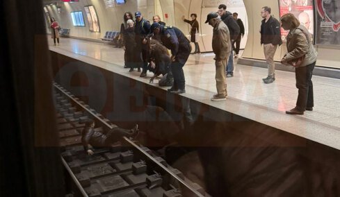 Άνδρας έχασε τις αισθήσεις του και έπεσε στις ράγες του μετρό στους Αμπελόκηπους