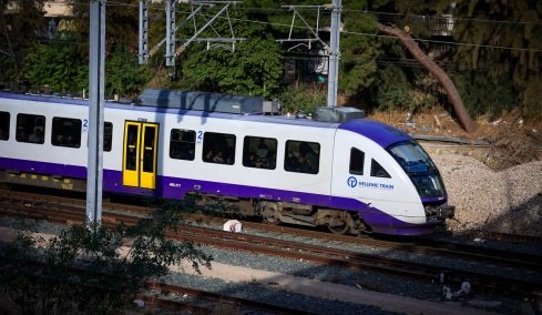 Ο δήμαρχος Ασπροπύργου μπλόκαρε τα έργα του Προαστιακού δυτικής Αττικής