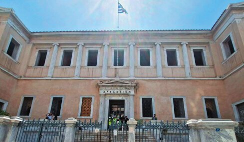 Τελεσίδικο όχι από το ΣτΕ στην επαναφορά 13ου και 14ου μισθού  