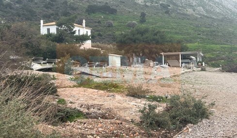 Το μοναχικό κατάλυμα του Μπραντ Πιτ στην Ύδρα: Γιατί επέλεξε το μικρό ξενοδοχείο στο Βλυχό