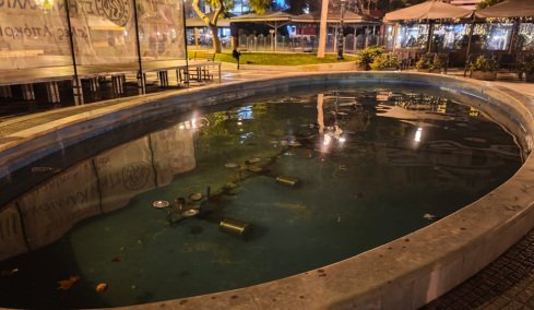 Σε κρίσιμη κατάσταση η 5χρονη που έπεσε σε σιντριβάνι στην Καλλιθέα: Την επανέφεραν οι γιατροί στο νοσοκομείο