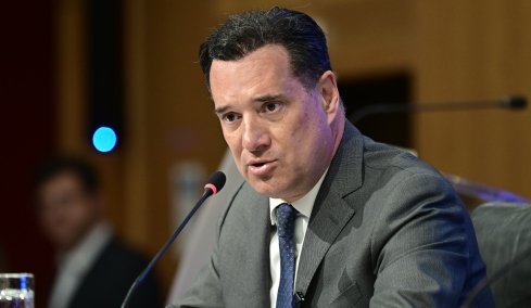 Γεωργιάδης: Υπάρχουν υπουργοί που είναι σε αεροπλάνο και γυρνάνε το σύμπαν