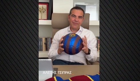 Ο Τσίπρας αποκάλυψε τα χρώματα του κόμματός του: Το μπλε της πατρίδας μας και το κόκκινο των αγώνων μας