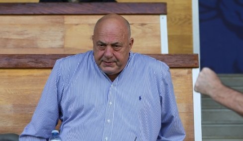 Ο Αχιλλέας Μπέος ζητά να σβηστούν τα ονόματα των Τεμπών από το Σύνταγμα, «να παρέμβει ο Μητσοτάκης»