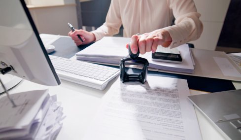 Μισός φόρος για όσους έρθουν στην Ελλάδα και δουλέψουν και στο Δημόσιο: Ποιοι το δικαιούνται και πώς υποβάλλονται οι αιτήσεις