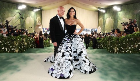 Πώς Μπέζος και Σάντσεθ μετέτρεψαν το Met Gala σε πεδίο μάχης ανάμεσα στην ελίτ της μόδας και τους tech billionaires