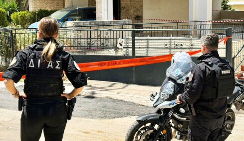 Ηλιούπολη: Κρατούσα το χέρι στην κοπέλα που ανέπνεε και της μιλούσα για να κρατήσει τις αισθήσεις της, λέει ο άνδρας που βρήκε τις 17χρονες
