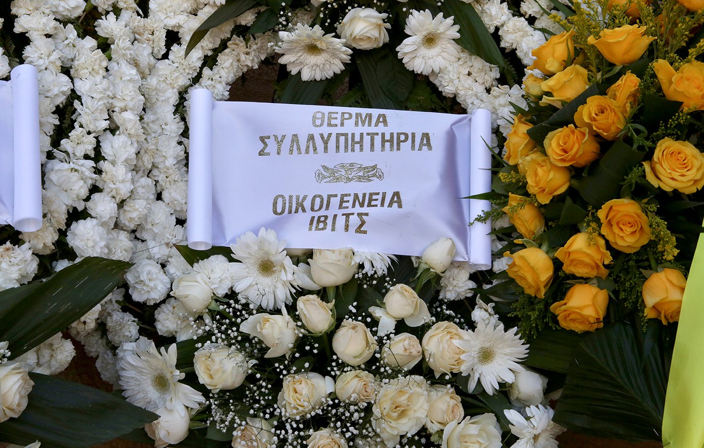Θλίψη στο τελευταίο αντίο στη Γωγώ Μαστροκώστα