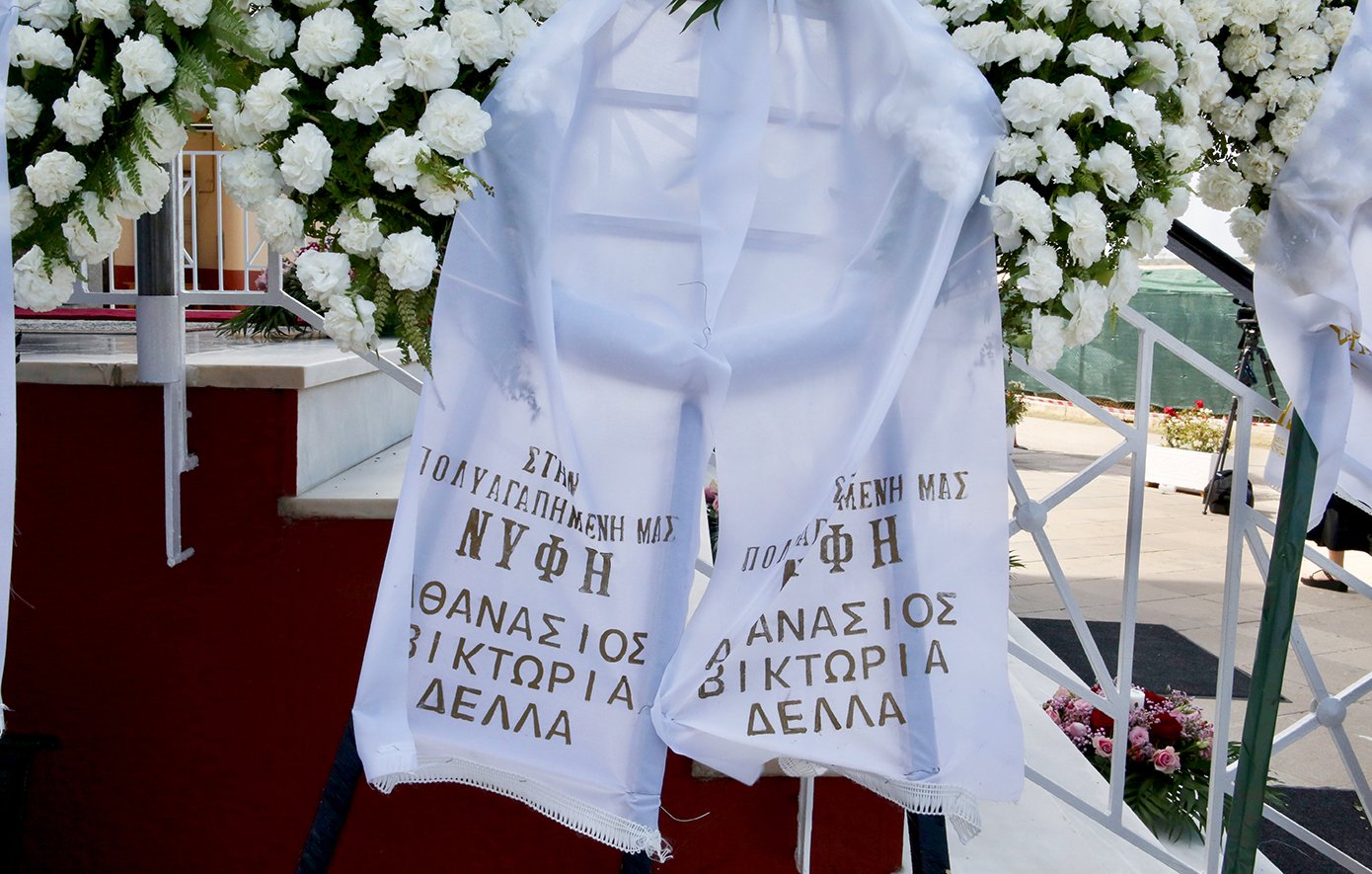 Θλίψη στο τελευταίο αντίο στη Γωγώ Μαστροκώστα