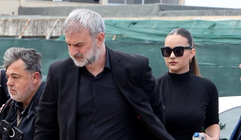 Συγκλόνισε ο Τραϊανός Δέλλας στον επικήδειό του στο τελευταίο αντίο στη Γωγώ Μαστροκώστα: «Ξεκουράσου αγάπη μου, να είσαι σίγουρη ότι πάλι εσένα θα ερωτευόμουν»