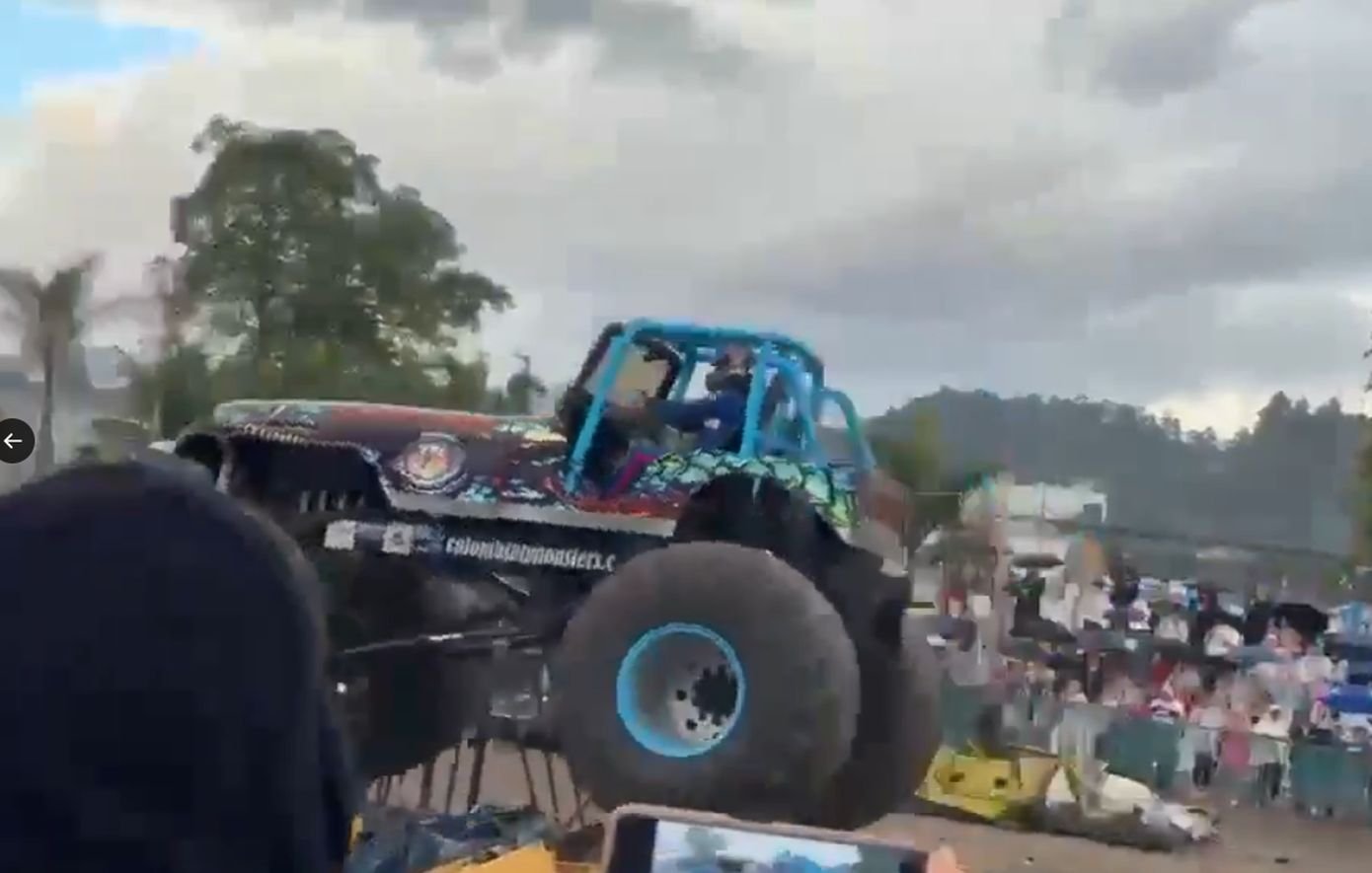 Monster truck έπεσε πάνω σε θεατές κατά τη διάρκεια αγώνα επίδειξης στην Κολομβία – Δυο νεκροί, ανάμεσά τους 10χρονο κοριτσάκι