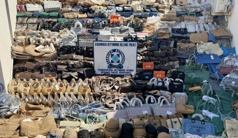 Εξαρθρώθηκε το κύκλωμα που είχε «πλημμυρίσει» τη Μύκονο με μαϊμού Prada και Gucci, δείτε βίντεο