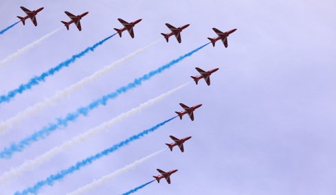 Εντυπωσιακή αεροπορική επίδειξη στον Φλοίσβο για τα 95 χρόνια της Πολεμικής Αεροπορίας, δείτε βίντεο και φωτογραφίες  