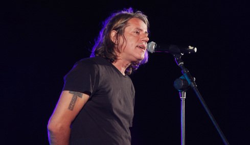  «Η καριέρα μου τελείωσε»: Ο Κοργιαλάς ειρωνεύεται που το τραγούδι του «Μια φορά» συνδέθηκε με το κόμμα Καρυστιανού