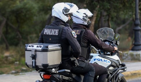 Επίθεση 80 Ρομά σε αστυνομικούς στα Άνω Λιόσια, τραυματίστηκε άνδρας της ΔΙΑΣ από δάγκωμα και πέτρες 