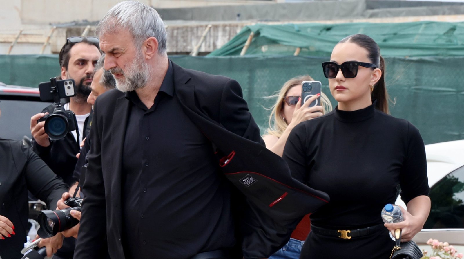 Τραϊανός Δέλλας, Βικτώρια Δέλλα
