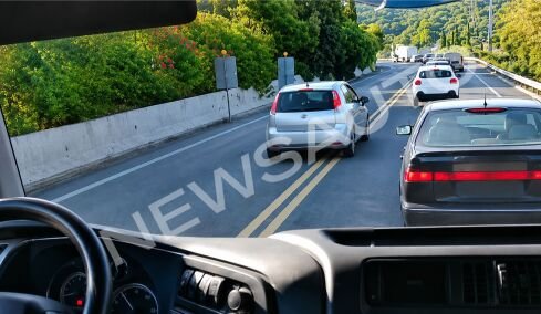 Τι πρόστιμο θα πληρώσει ο... εγκληματίας οδηγός που προσπέρασε 8 αυτοκίνητα σε κλειστή στροφή