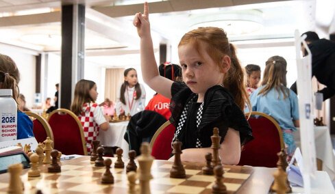 Η 7χρονη Σοφία από τον Πόρο πρωταθλήτρια Ευρώπης στο Σχολικό Πρωτάθλημα Σκάκι: Το αγαπημένο μου πιόνι είναι η βασίλισσα, δείτε βίντεο