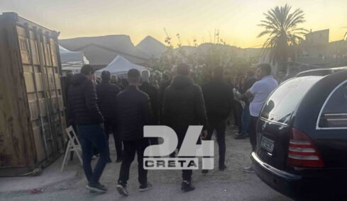  «Παιδί μου δε σε γλίτωσα»: Σπαρακτικές στιγμές στο σπίτι του 21χρονου Νικήτα στην Κρήτη
